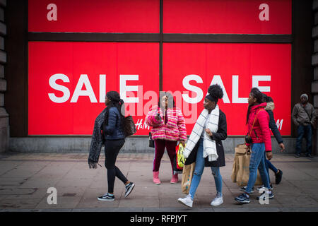 À la tête d'acheteurs magasins sur Oxford Street de Londres pour le lendemain de la vente. Avec : Atmosphère, voir Où : London, Royaume-Uni Quand : 26 Déc 2018 Crédit : Wheatley/WENN Banque D'Images