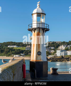 L'emblématique phare sur la fin de Smeaton'S pier St Ives Cornwall UK Europe Banque D'Images