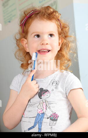 Happy Girl with toothbrush Banque D'Images