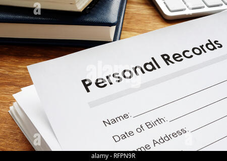 Documents personnels sur une table. Les données de la vie privée. Banque D'Images