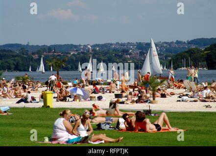 DEU, Allemagne, Essen : le lac Baldeneysee, rivière Ruhr. Plage de sable artificielle pour la réfrigération et l'amusement à la rive de la Ruhr. Seaside Beach Banque D'Images