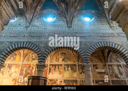 Innenraum des Dom Collegiata Santa Maria Assunta, San Gimignano, Toscane, Italie | Collégiale de Santa Maria Assunta, intérieur San Gimignan Banque D'Images