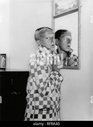 Claude Cahun (25 octobre 1894 - 8 décembre 1954), née Lucy Schwob, Renee Mathilde était un photographe français, sculpteur et écrivain. Banque D'Images