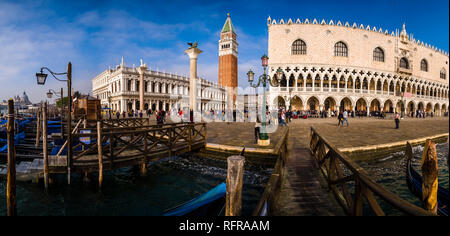 Vue panoramique sur la Place San Marco, Piazza San Marco, du Palais des Doges, Le Palais des Doges, le Campanile de Saint Marc, Le Campanile di San Marco Banque D'Images