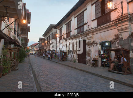 Calle cobblestoned historique Crisologo, Vigan, Ilocos Sur, Philippines Banque D'Images