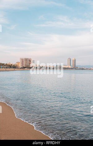 La plage de la Barceloneta, à Barcelone, Espagne Banque D'Images