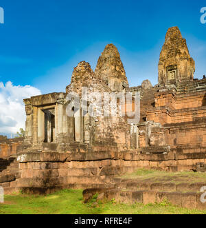 Pre Rup temple à Angkor au coucher du soleil. Siem Reap. Le Cambodge. Banque D'Images