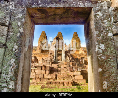 Pre Rup temple à Angkor au coucher du soleil. Siem Reap. Le Cambodge. Banque D'Images