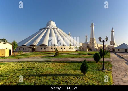 La mosquée de Sheikh Khalifa connu aussi sous le nom de Al Nahyan mosquée de Shymkent, Kazakhstan. Banque D'Images