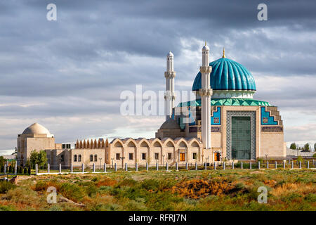 Vue sur la Mosquée Khoja Ahmad Yasawi au Turkestan (Kazakhstan). Banque D'Images