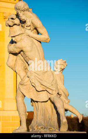 Statues dans le palais de Schönbrunn, à Vienne. L'Autriche. Banque D'Images