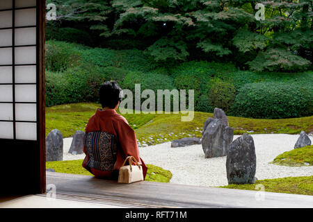 Moment de calme dans la région de Komyo-in jardin, Kyoto, Japon, Asie Banque D'Images