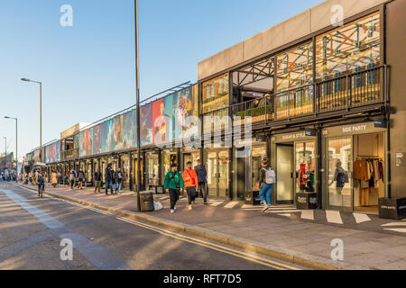 Boxpark Shoreditch, un centre commercial fait à partir de conteneurs d'expédition, Londres, Angleterre, Royaume-Uni, Europe Banque D'Images