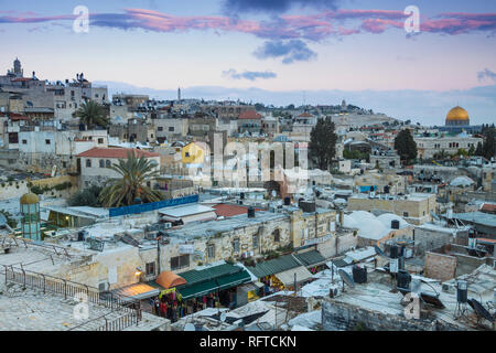 Vue sur le quartier musulman vers Dôme du Rocher, Jérusalem, Israël, Moyen Orient Banque D'Images