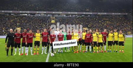 Dortmund, Allemagne. 26 janvier, 2019. firo : 26.01.2019, Football, 1.Bundesliga, la saison 2018/2019, BVB, Borussia Dortmund Hanovre 96 - nous nous souvenons de Transparent, Équipes, équipes | dans le monde entier l'utilisation de crédit : afp/Alamy Live News Banque D'Images