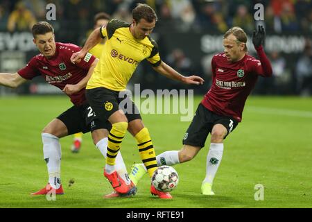 Dortmund, Allemagne. 26 janvier, 2019. firo : 26.01.2019, football, 1.Bundesliga, la saison 2018/2019, BVB, Borussia Dortmund Hanovre 96 - GOTZE versus FOSSUM | Conditions de crédit dans le monde entier : dpa/Alamy Live News Banque D'Images