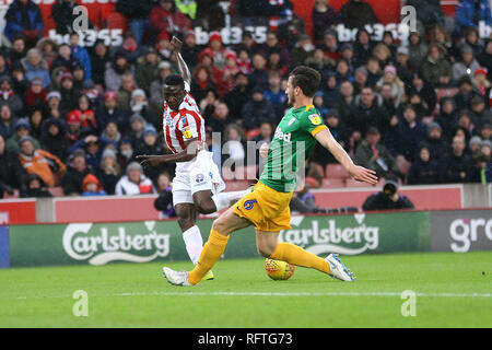 Stoke On Trent, dans le Staffordshire, au Royaume-Uni. 26 janvier, 2019. Etebo Oghenekaro de Stoke City a l'air de traverser la balle. Match de championnat Skybet EFL, Stoke City v Preston North End au Bet365 Stadium à Stoke on Trent le samedi 26 janvier 2019. Cette image ne peut être utilisé qu'à des fins rédactionnelles. Usage éditorial uniquement, licence requise pour un usage commercial. Aucune utilisation de pari, de jeux ou d'un seul club/ligue/dvd publications. Photos par Chris Stading/Andrew Orchard la photographie de sport/Alamy live news Crédit : Andrew Orchard la photographie de sport/Alamy Live News Banque D'Images