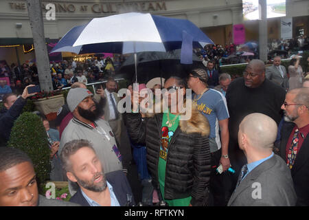 Hallandale, Floride, USA. 26 janvier, 2019. HALLANDALE Beach, Floride - Le 26 janvier : Jockey Javier Castellano équitation Ville lumière remporte la troisième marche du Pegasus, sur invitation de la Coupe du monde les pays les plus riches du monde course de chevaux pur-sang tenue à Gulfstream Park le 26 janvier 2019 à Hallandale Beach, Floride. People : Snoop Dogg Credit : tempêtes Media Group/Alamy Live News Banque D'Images