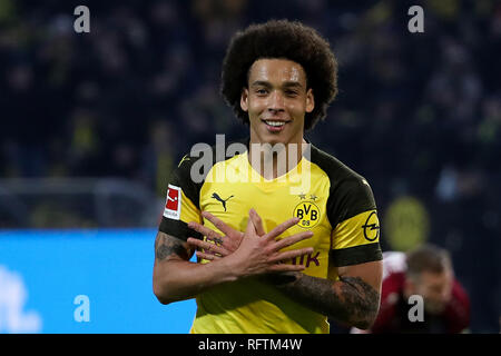 Dortmund, Allemagne. 26 janvier, 2019. Axel Witsel de Dortmund fête marquant pendant le match de Bundesliga entre Borussia Dortmund et Hanovre 96 à Dortmund, en Allemagne, le 26 janvier 2019. Dortmund a gagné 5-1. Credit : Joachim Bywaletz/Xinhua/Alamy Live News Banque D'Images