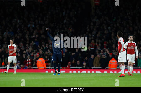 Londres, Royaume-Uni. 25 Jan, 2019. Romelu Lukaku Manchester United (2e L) célèbre après l'objectif de leur équipe au cours de la FA Cup quatrième tour entre Arsenal et Manchester United à l'Emirates Stadium à Londres, Angleterre le 25 janvier 2019. Manchester United a gagné 3-1. Credit : Han Yan/Xinhua/Alamy Live News Banque D'Images