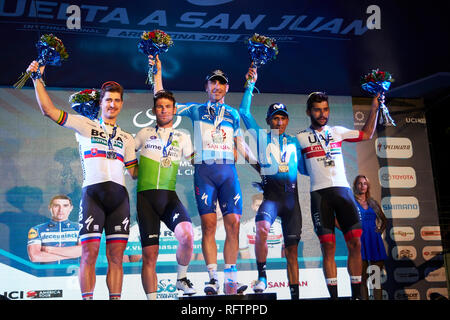 Mendoza, Argentine. 26 janvier, 2019. 1¡ Maximiliano Richeze (Deceunink Ð Quick Step), 2¡ Nairo Quintana (Movistar), 3¡ Mark Cavendish (Dimension Data), 4¡ Peter Sagan (BORA Ð hansgrohe), 5° Fernando Gaviria (EAU Team Unis)le podium de la première ronde lors du critérium dans Centro C'vico dans le 37e Tour de San Juan 2019 Le 26 janvier 2019 à San Juan, Argentine. Crédit : Alexis Lloret/Alamy Live News Banque D'Images