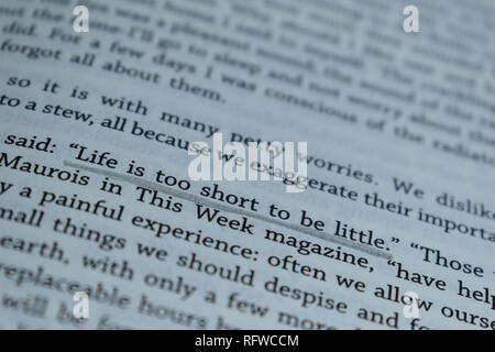 Sens phrase complète sur une page d'un livre Banque D'Images