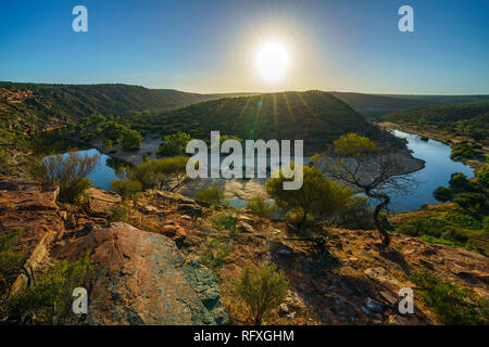 Bien plus de horseshoe bend de murchison river près de la fenêtre de la nature dans le parc national de kalbarri, dans l'ouest de l'Australie au lever du soleil Banque D'Images