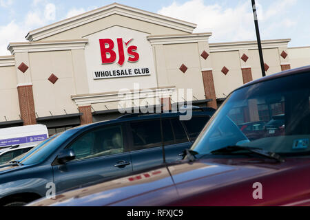 Un logo affiche à l'extérieur d'un BJ's Wholesale Club emplacement à Chambersburg, Pennsylvanie, le 25 janvier 2019. Banque D'Images