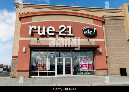 Un logo affiche à l'extérieur d'un rue21 store de Chambersburg, Pennsylvanie le 25 janvier 2019. Banque D'Images