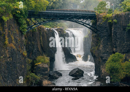 Les chutes de la rivière Passaic dans Paterson, New Jersey Banque D'Images