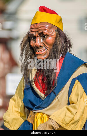 Costume de frère Fritschi pendant le Carnaval de Lucerne, Suisse. Frère Fritschi est le chef imaginaire de la plus grande et la plus ancienne guilde de Lucerne Banque D'Images