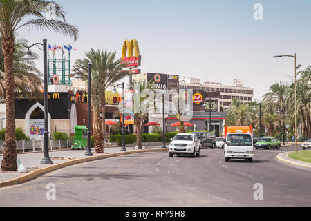 Aqaba, Jordanie - Mai 18, 2018 : Street view d'Aqaba city à journée ensoleillée. Grande révolte arabe Circle Banque D'Images