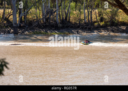 St George, Queensland, Australie - 29 septembre 2018 : sports nautiques sur la rivière Balonne. Banque D'Images