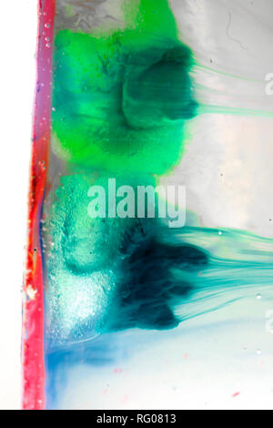 Couleur (anglais américain), ou la couleur du Commonwealth (Anglais), est la caractéristique de la perception visuelle humaine décrite par catégories, avec des couleurs Banque D'Images