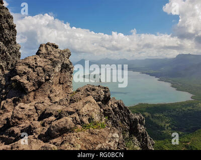 L'île aux bénitiers sur l'île Maurice vue depuis le morne Banque D'Images