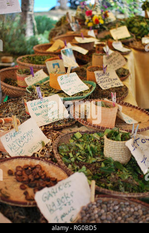 Stand du marché aux épices et herbes à saint Paul sur l'île de la réunion Banque D'Images