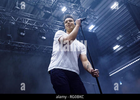 Danemark, copenhague - 24 janvier 2019. Le chanteur et auteur-compositeur Hugo Helmig effectue un concert live à KB Hallen à Copenhague. (Photo crédit : Gonzales Photo - Peter Troest). Banque D'Images