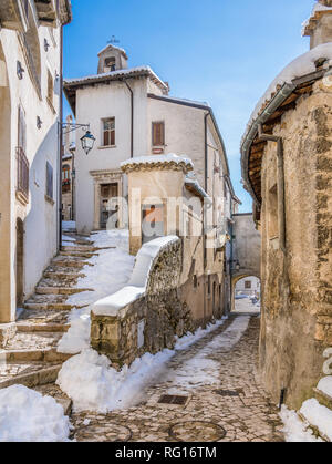 Barrea pendant la saison d'hiver. Province de L'Aquila, Abruzzo, Italie. Banque D'Images