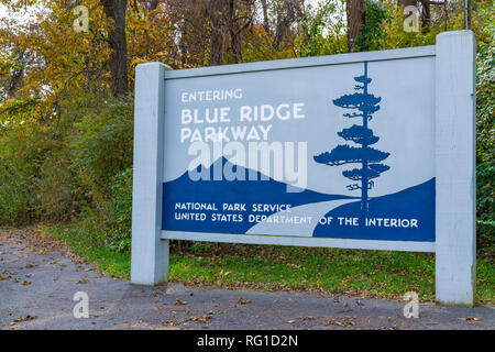 Blue Ridge Parkway Panneau d'entrée près de Waynesboro, Virginie Banque D'Images