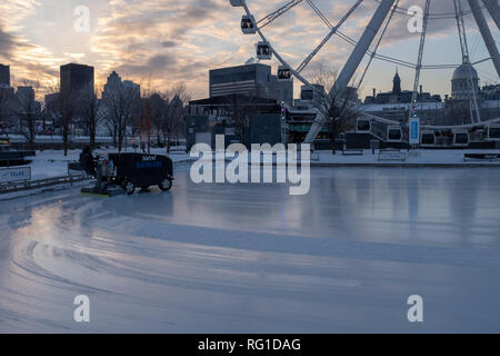 Grande roue et patinoire à Montréal Banque D'Images