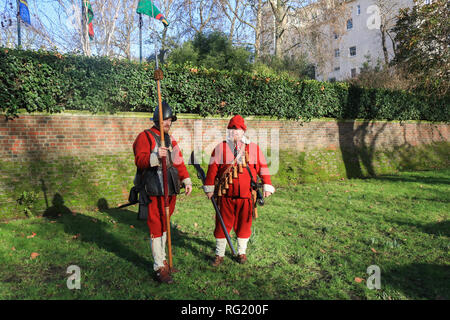 London UK. 27 janvier 2019. Les membres de la société de préparer la guerre civile pour revenir sur la route prise par le Roi Charles I de St James' Palace le long de la Mall à l'endroit de son exécution à la Banqueting House à Whitehall le 30 janvier 1649 Credit : amer ghazzal/Alamy Live News Banque D'Images