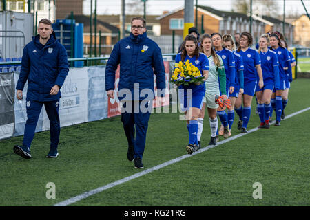 Cardiff, Wales, UK. 27 janvier, 2019. À la suite de l'Emiliano Sala d'une disparition, la ville de Cardiff l'équipe des femmes a rendu hommage à l'attaquant et son pilote David Ibbotson avant leur match contre Cardiff rencontré W à Cyncoed Campus à Cardiff, Pays de Galles. Crédit : Matthieu Lofthouse/Alamy Live News Banque D'Images