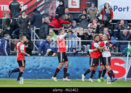 Rotterdam, Pays-Bas. 27 Jan, 2019. Stadium De Kuip, Football, saison 2018/2019, l'Eredivisie néerlandaise, Feyenoord - Ajax, milieu de terrain de Feyenoord Jens Toornstra (R) 1-1 pendant le match Feyenoord - Ajax . Credit : Pro Shots/Alamy Live News Banque D'Images