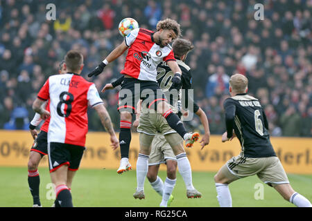 Rotterdam, Pays-Bas. 27 Jan, 2019. ROTTERDAM , Pays-Bas , 27-01-2019 , stade De Kuip , Football , Saison 2018/2019 Eredivisie néerlandaise , , Feyenoord - Ajax , milieu de terrain de Feyenoord Tonny Vilhena (L) pendant le jeu Feyenoord - Ajax . Credit : Pro Shots/Alamy Live News Banque D'Images