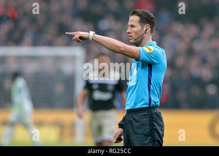 Rotterdam, Pays-Bas. 27 Jan, 2019. ROTTERDAM , Pays-Bas , 27-01-2019 , stade De Kuip , Football , Saison 2018/2019 Eredivisie néerlandaise , , Feyenoord - Ajax , Danny Makkelie arbitre pendant le jeu Feyenoord - Ajax . Credit : Pro Shots/Alamy Live News Banque D'Images