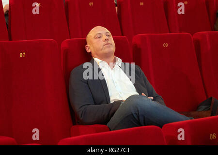 Berlin, Allemagne. 27 Jan, 2019. Joachim Paul, membre de l'état de l'AFD, le Parlement se trouve en face de la projection de 'Schindler's List' dans un seul cinéma. Le cinéma dans le Westerwald causé au départ une sensation dans le monde entier lorsqu'il a offert aux membres de l'AFD entrée libre au film 'Schindler's List' sur le Jour commémoratif de l'Holocauste. Crédit : Thomas Frey/dpa/Alamy Live News Banque D'Images