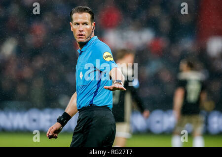 Rotterdam, Pays-Bas. 27 Jan, 2019. ROTTERDAM , Pays-Bas , 27-01-2019 , stade De Kuip , Football , Saison 2018/2019 Eredivisie néerlandaise , , Feyenoord - Ajax , résultat final 6-2 , Danny Makkelie arbitre au cours du match Crédit : Pro Shots/Alamy Live News Banque D'Images