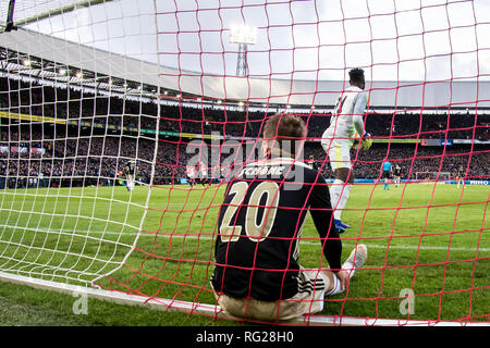 Rotterdam, Pays-Bas. 27 Jan, 2019. Rotterdam, Pays-Bas. 27 Jan, 2019. ROTTERDAM , Pays-Bas , 27-01-2019 , stade De Kuip , Football , Saison 2018/2019 Eredivisie néerlandaise , , Feyenoord - Ajax , résultat final 6-2 , Ajax player Lasse Hackens est déçu après le but de Feyenoord : Crédit Photos Pro/Alamy Live News Banque D'Images