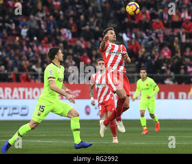 Girona, Espagne. 27 janvier 2019. 2018 LaLiga/ 2019, date 21. . Girona-Barcelona Christian Stuani de Girona FC et Clement Lenglet, du FC Barcelone au cours du jeu : Crédit Girona-Barcelona Pro Shots/Alamy Live News Banque D'Images