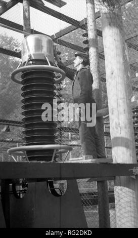 1937 pose de câbles Callender de haute tension câble au niveau de l'installation d'essai KEMA, Arnhem, Pays-Bas ; photographié par mon père, Douglas Taft Hollingsworth, Banque D'Images